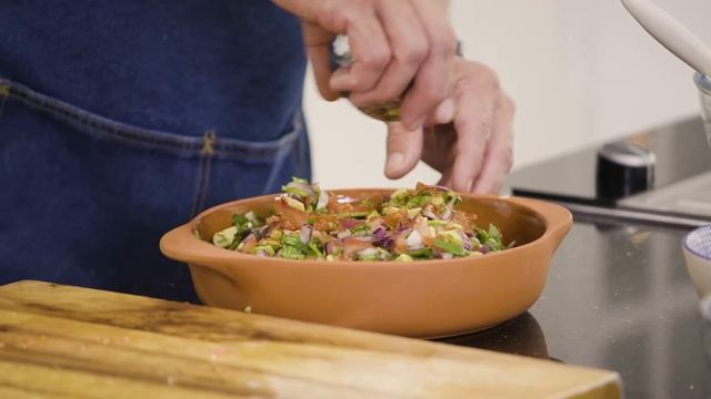 Delish - Carmen’s Tomato Avocado Salsa & Virgin Margaritas смотреть онлайн