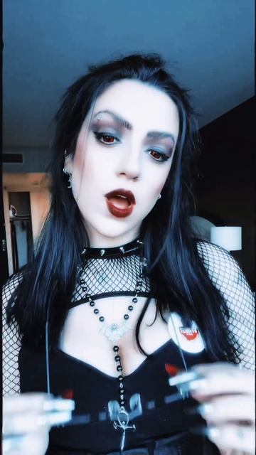 Go 😏🩸 #vampire #vampiregirl #goth #alt #cosplay #cosplayer смотреть онлайн