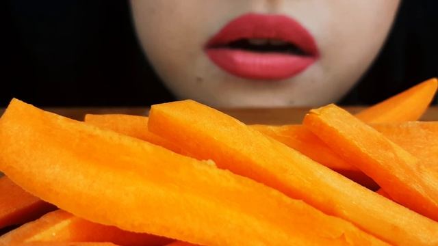 АСМР Хрустящая морковь/ASMR Crispy Carrot смотреть онлайн