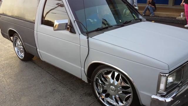 6 Kicker CVX 12"s walled at MidwestSPL смотреть онлайн