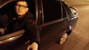 Машина едет без колеса