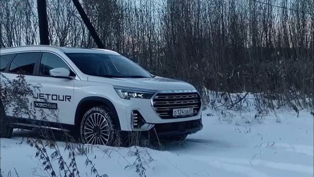 Белый JETOUR X90 Plus зимой в Череповце на тес-драйве