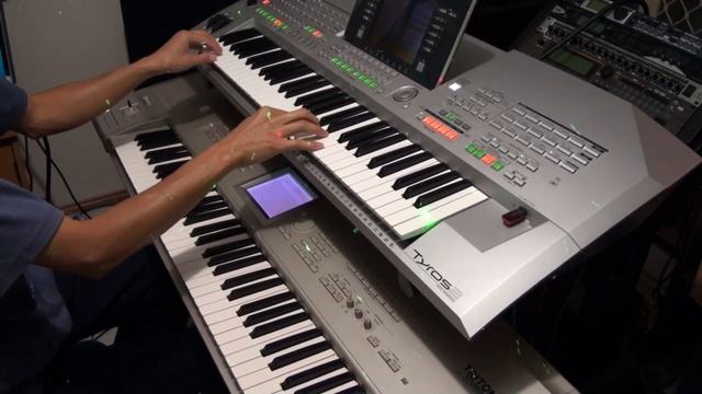 Disco Medley 80s Give Me Your Love Tonight / Yamaha Tyros 2 and Korg Triton Studio смотреть онлайн