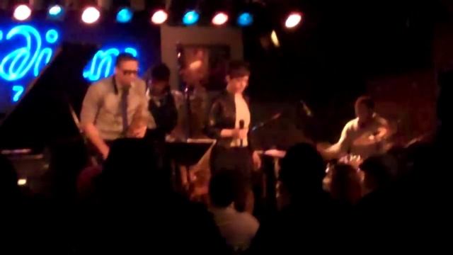 Kenneth Whalum III Quartet w/ Gretchen Parlato, "Weak" live at Iridium in New York City смотреть онлайн
