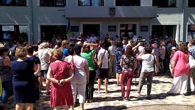 Мітинг в м. Узин стосовно смороду, виступ директора свиноферми. смотреть онлайн