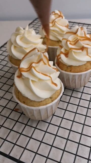 банановые капкейки с карамелью 🍌🧁 смотреть онлайн