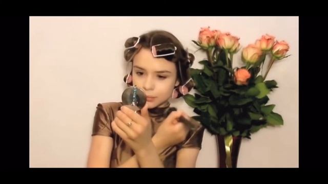 РЕАКЦИЯ на старые видео знаменитых блоггеров! Жеесть.. смотреть онлайн