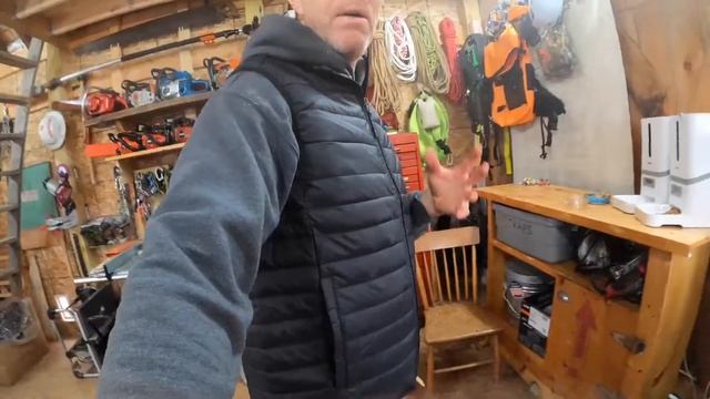 Amazon Essentials Men's Lightweight Water Resistant Packable Puffer Vest Review смотреть онлайн