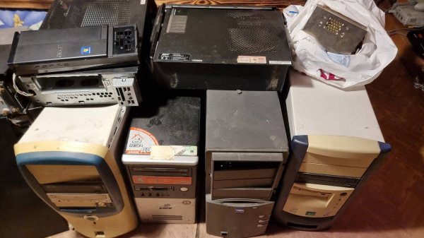 Антиплюшкин стрим: КОМПЫ) (18+)