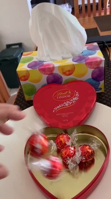 Satisfying Taste Lidt Lindor Chocolate #shorts #satisfying #delicious #trending #asmrsounds #lindor смотреть онлайн