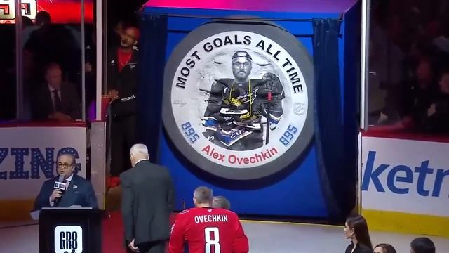 Подарки и поздравления Александру Овечкину на домашней арене Вашингтона перед матчем с Каролиной смотреть онлайн