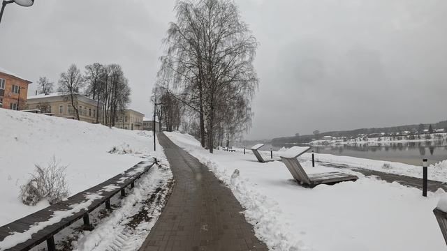 простая апрельская прогулка по заснеженному г. Тотьма всем хорошего дня смотреть онлайн