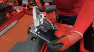 Аккумуляторная циркулярная пила Milwaukee M18 BLCS66-502X 4933464590