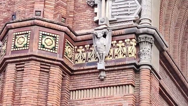 Barcelona, España: Conoce un poco la historia del Arco del Triunfo смотреть онлайн