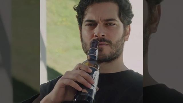 La foto de Cagatay Ulusoy de hace 12 años generó controversia #cagatayulusoy #cagatay #femir смотреть онлайн