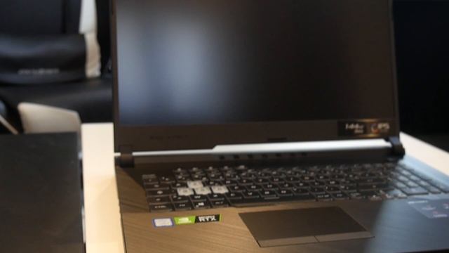MON NOUVEAU PC GAMER PORTABLE !! - Asus ROG Strix G смотреть онлайн