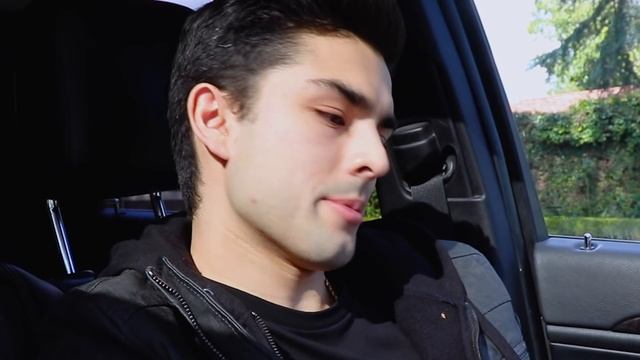 Diego Tinoco Talks On My Block Season 4, His Relationship Status, and More | 17 Questions смотреть онлайн