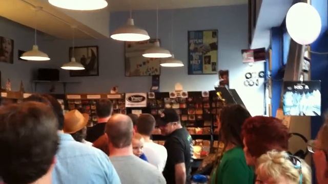 Record Store Day at Main Street Music - Jesse Malin смотреть онлайн