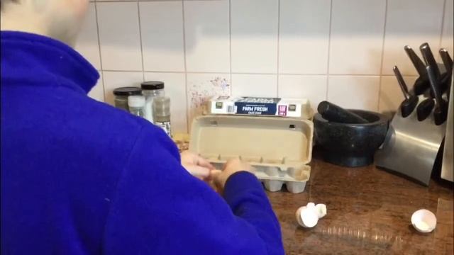 Cooking fresh chicken eggs from our hens and freshly squeezed oranges from our tree! смотреть онлайн