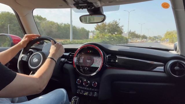 טיול שורשים: מיני מיינור בת 40 פוגשת מיני קופר חשמלית смотреть онлайн