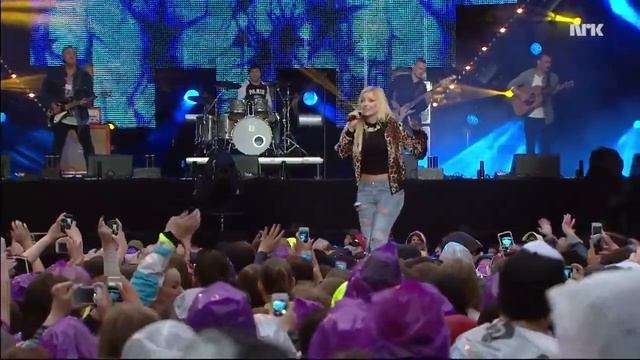 Astrid Smeplass - "Shattered" (VG-lista 2013 Rådhusplassen) смотреть онлайн