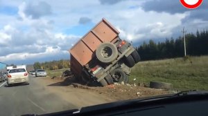 Неадекватные водители спровоцировавшие ДТП и причинившие страдания невиновным участникам движения.