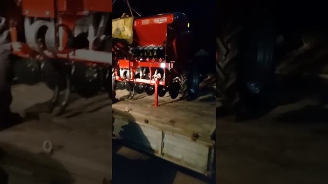 Розвантаження сівалки Деметра СЗД 3000V смотреть онлайн