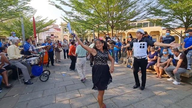 Miércoles de Baile y Mover El Chiki-Wiki смотреть онлайн