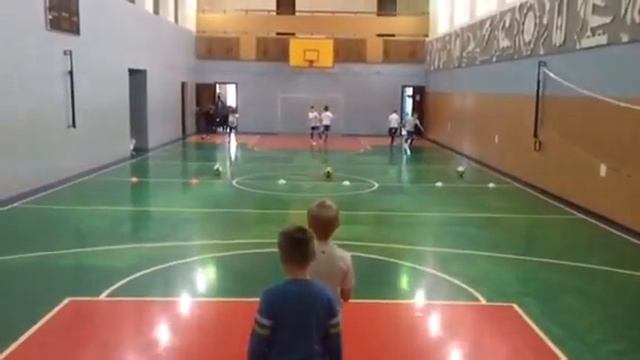 закрепление техники ведения мяча с остановкой и изменением направления смотреть онлайн