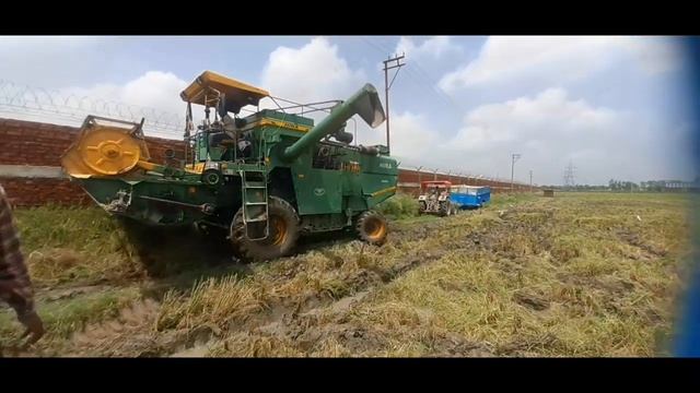 Swaraj and Compain buri tara sa fas gaya ha 😅 #tranding #viral #farmer #tractor #vlogs #tractorclub смотреть онлайн
