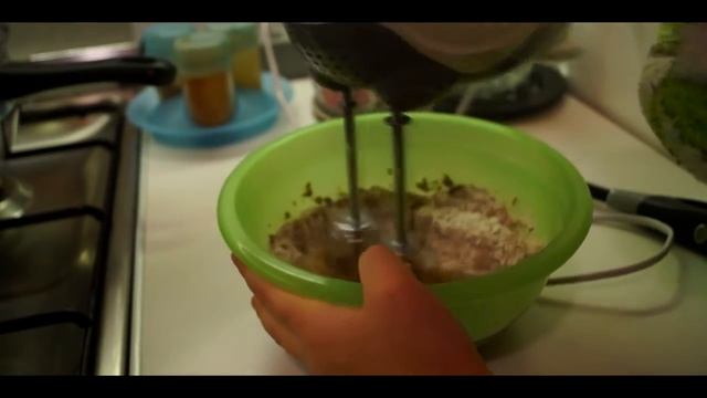 МОЯ МАМА ГОТОВИТ КЕКС! смотреть онлайн