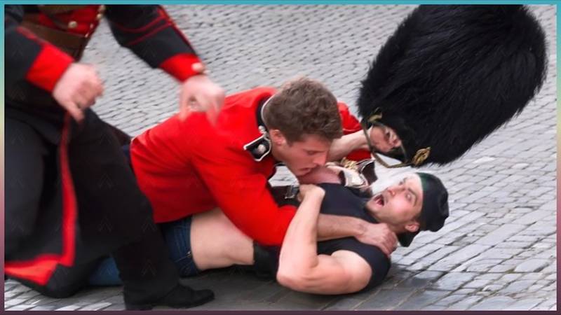 Люди, которые связались с королевской гвардией и пожалели об этом смотреть онлайн