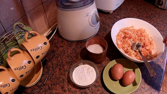 ОЛАДЬИ ИЗ КАБАЧКА С ЛУКОМ И МОРКОВЬЮ смотреть онлайн
