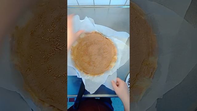 Stupisci tutti con la torta cotta in padella con mandorla, glassa di limone, fiordaliso e calendula смотреть онлайн