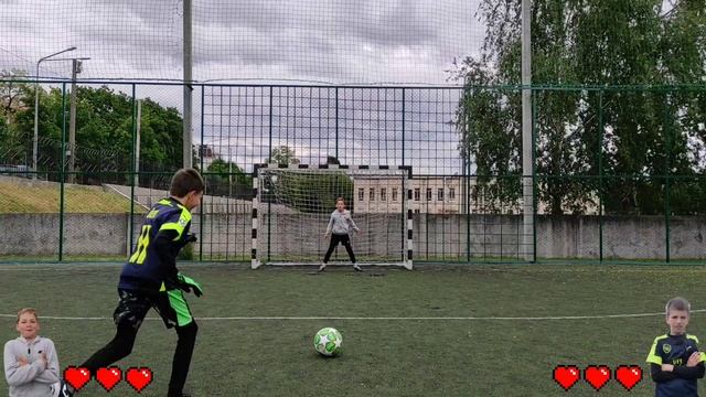 футбольный челлендж, пенальти на выживание. Антон vs Арсений. смотреть онлайн