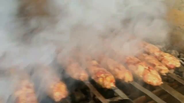 Lule Kababin hazirlanmasi! Жарим Люле Кебаб смотреть онлайн