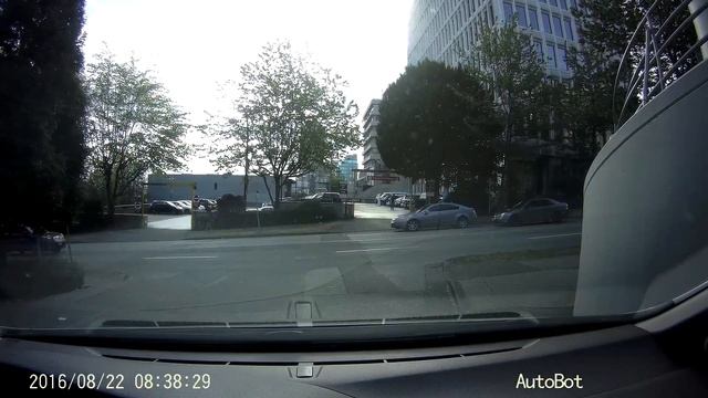 Acura TL vs Chinese Visa Centre Accident смотреть онлайн
