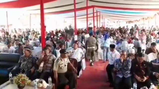 Bupati|Detik detik panggung bergoyang emak emak rebutan sawer смотреть онлайн