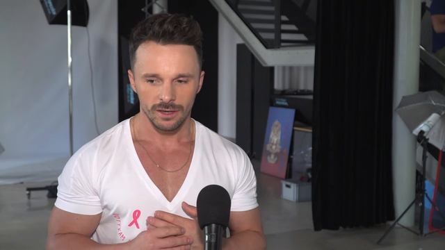Qczaj: Jako gej, który dokonał coming outu, nie chcę się bać, że ktoś zrobi mi krzywdę смотреть онлайн