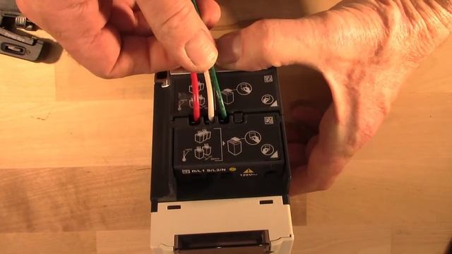 Variable Frequency Drive Line Power & Motor Output Wiring Schneider Electric ATV12 смотреть онлайн