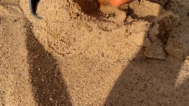 Поиск монет на пляже. Неплохой улов😎 смотреть онлайн