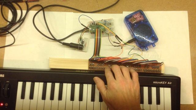 Raspberry Pi Pico PIO Poly Tone MIDI Keyboard смотреть онлайн