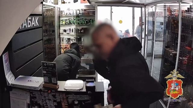 В Ступино полицейские задержали местного жителя, который из кассы магазина похитил деньги смотреть онлайн