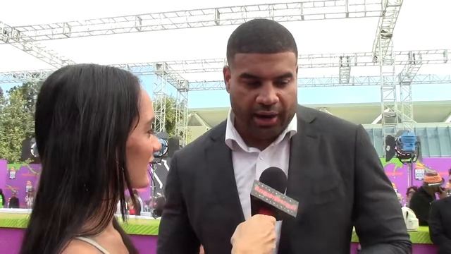 Shawne Merriman "Lights Out" Interview With Alexisjoyvipaccess - 2017 Nickelodeon Kids Choice Sport смотреть онлайн