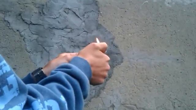 Бросаем найденную зажигалку