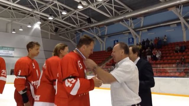 Награждение чемпиона - команда Монолит смотреть онлайн