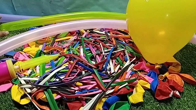 Lots of Stick Balloons and Colorful Birthday Balloons Play and Fun ❤️ смотреть онлайн