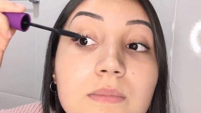 COMO PASSAR RÍMEL E DEIXAR OS CÍLIOS DE BONECA | Camila Ester. смотреть онлайн