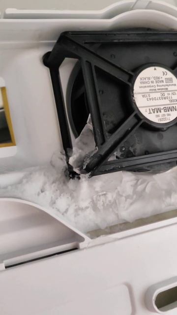 Холодильник Hotpoint-ariston 8+ лет, не холодит, нет индикации #ставрополь #ремонтхолодильника смотреть онлайн