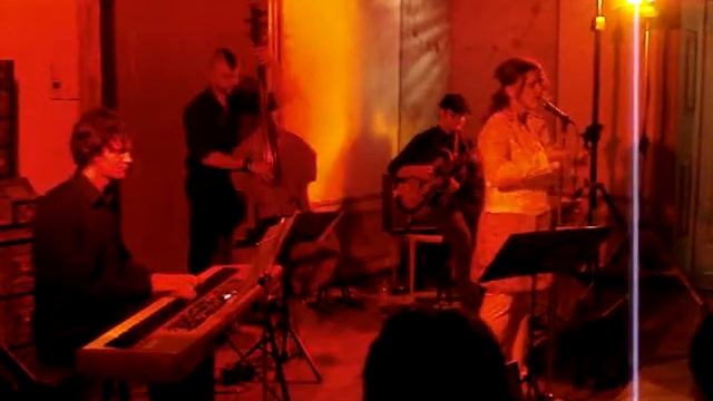 Jazz koncert: Gregor Ftičar trio in Irena Vidic смотреть онлайн